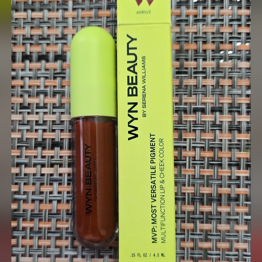 Lip & Cheek Color ARRIVE - Vibrant Rose Brown